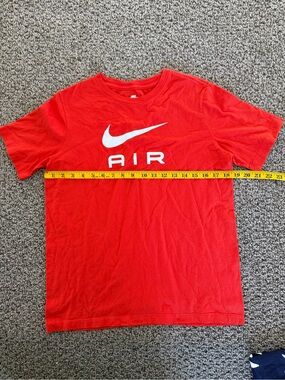 Boys Nike Orange Graphic Tee size XL
